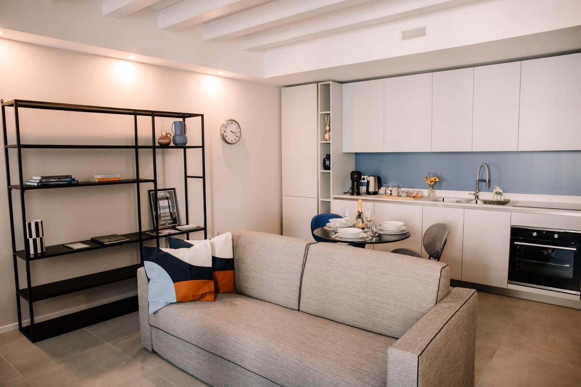Elegant Beige Apartment - 5 Minutes From The Lake Como Buitenkant foto