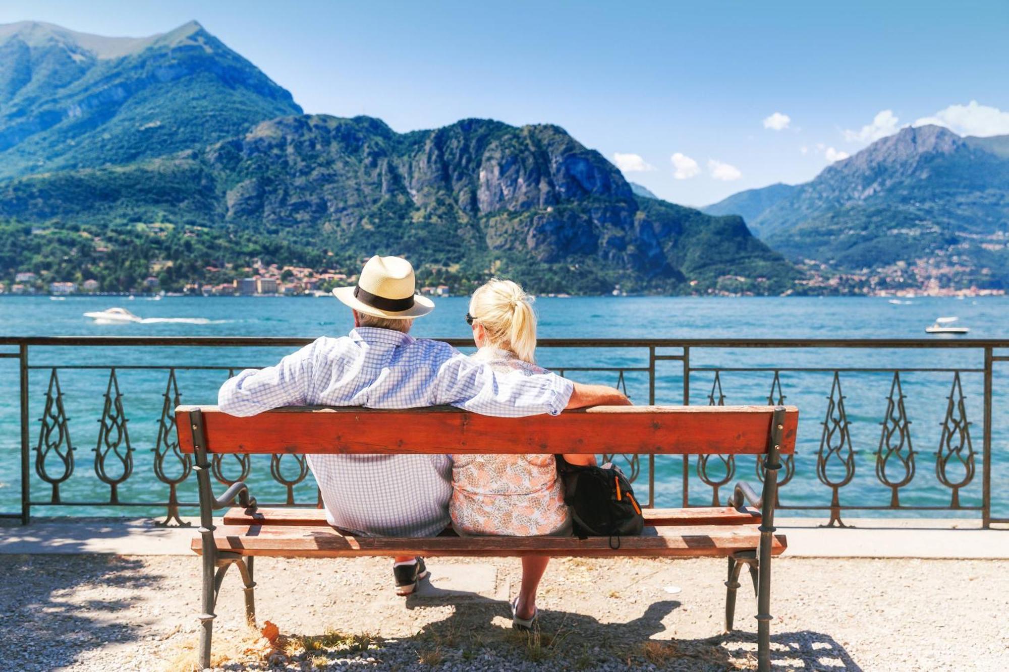 Elegant Beige Apartment - 5 Minutes From The Lake Como Buitenkant foto