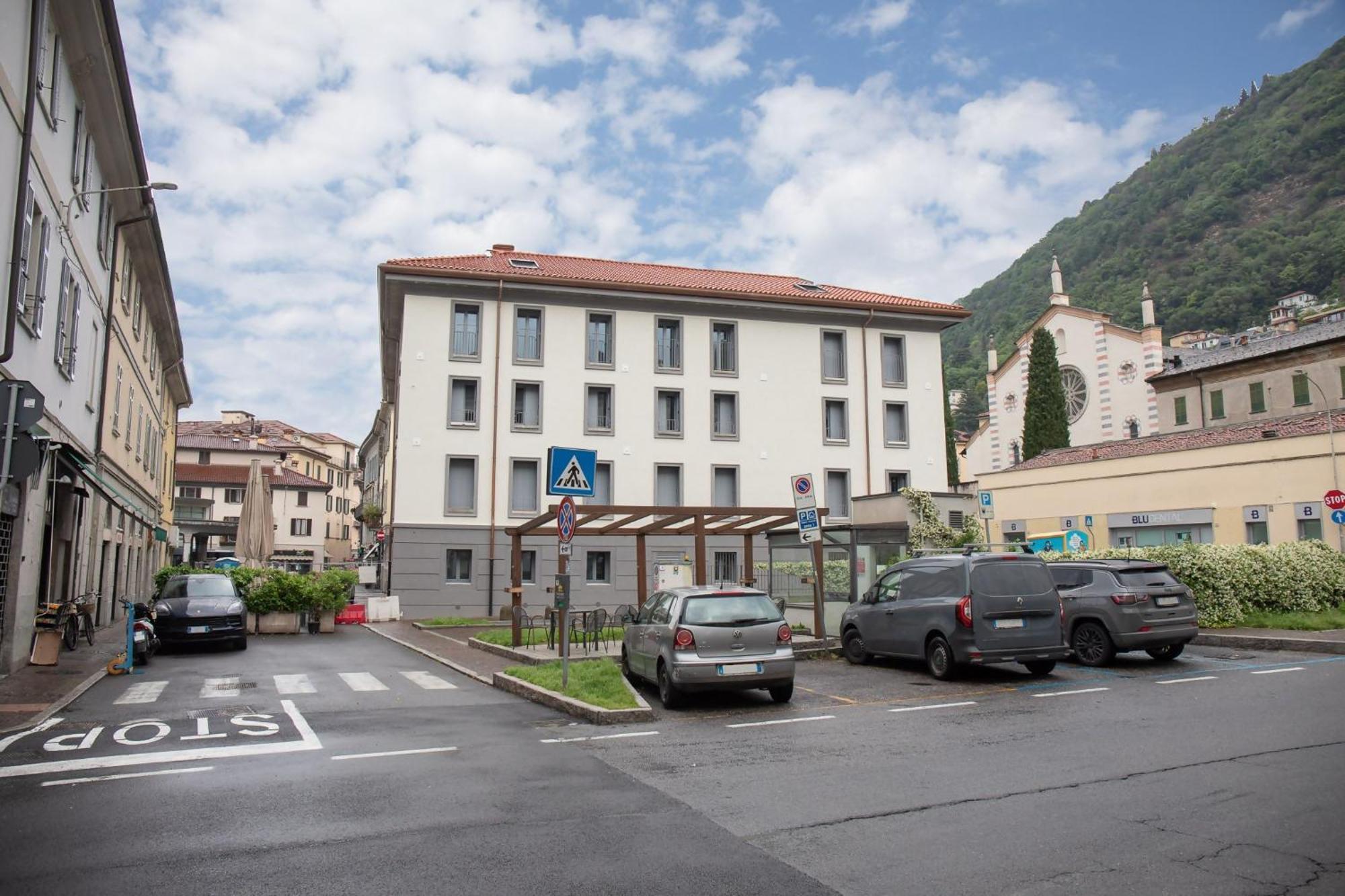 Elegant Beige Apartment - 5 Minutes From The Lake Como Buitenkant foto