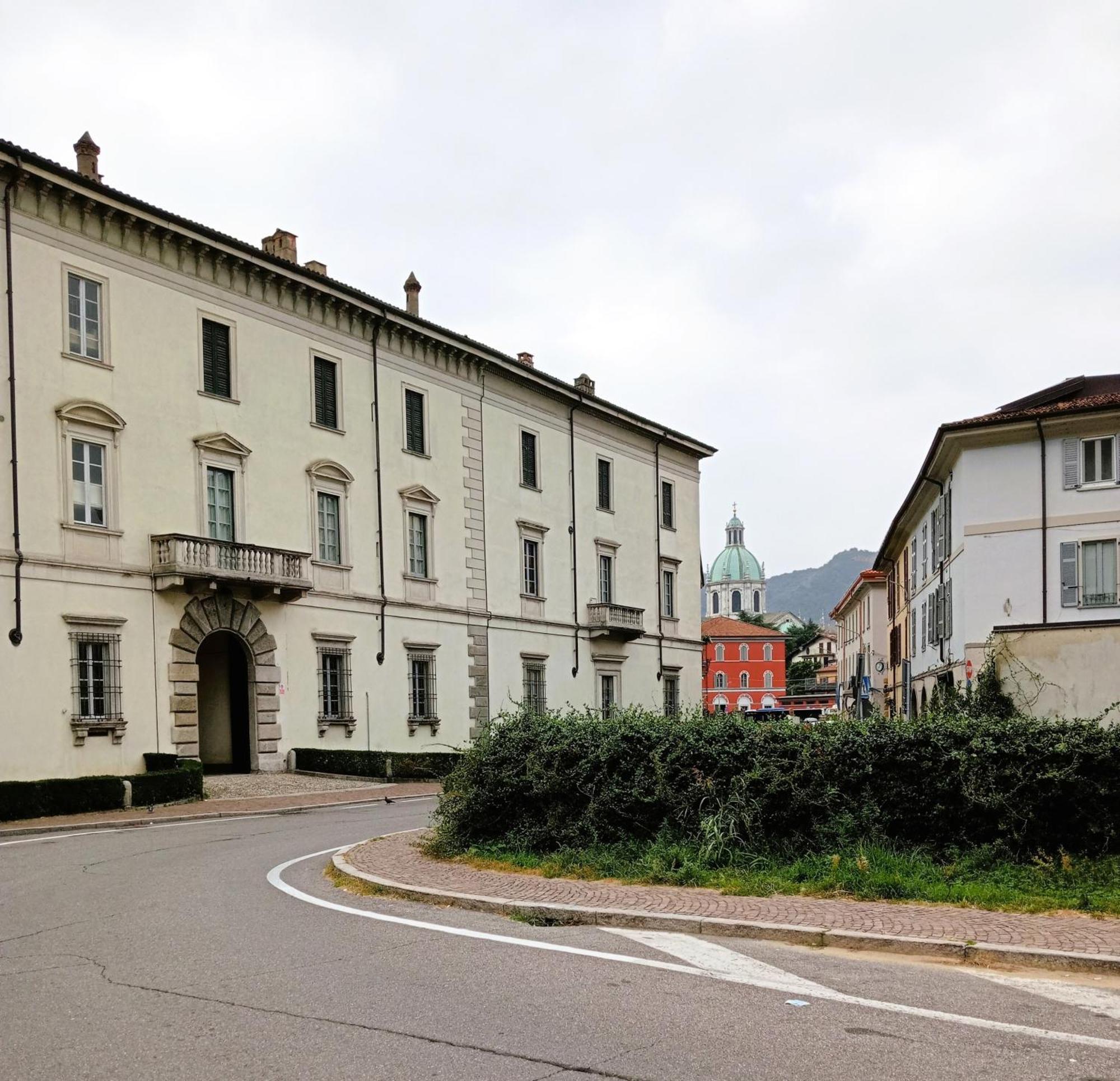 Elegant Beige Apartment - 5 Minutes From The Lake Como Buitenkant foto