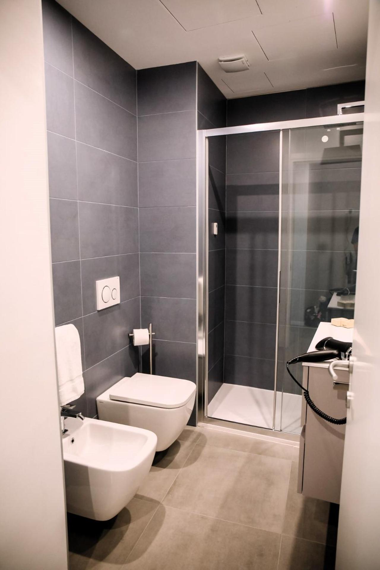 Elegant Beige Apartment - 5 Minutes From The Lake Como Buitenkant foto